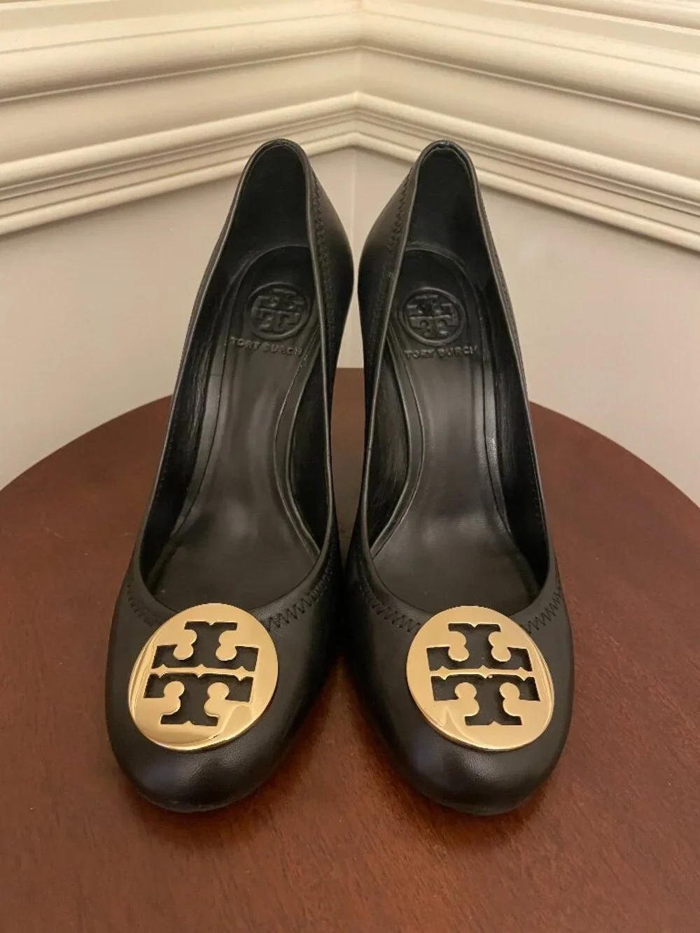 Tory Burch Sophie Wedge Mestico Leather Black with Gold Metal Logo Size 8
